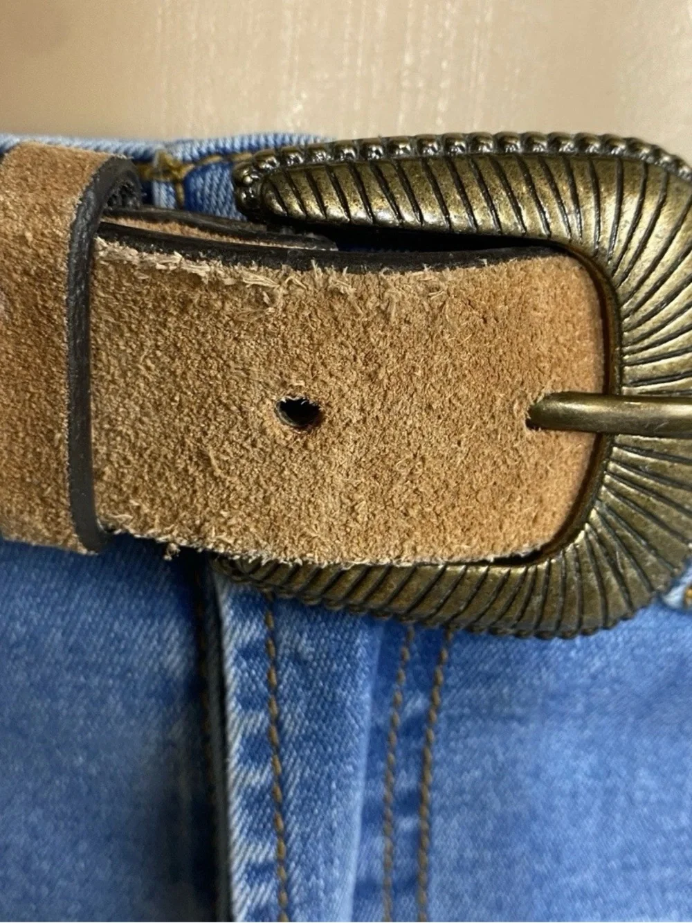 Womens belt Sz XL Tan Leather Suede scalloped shell style Buckle